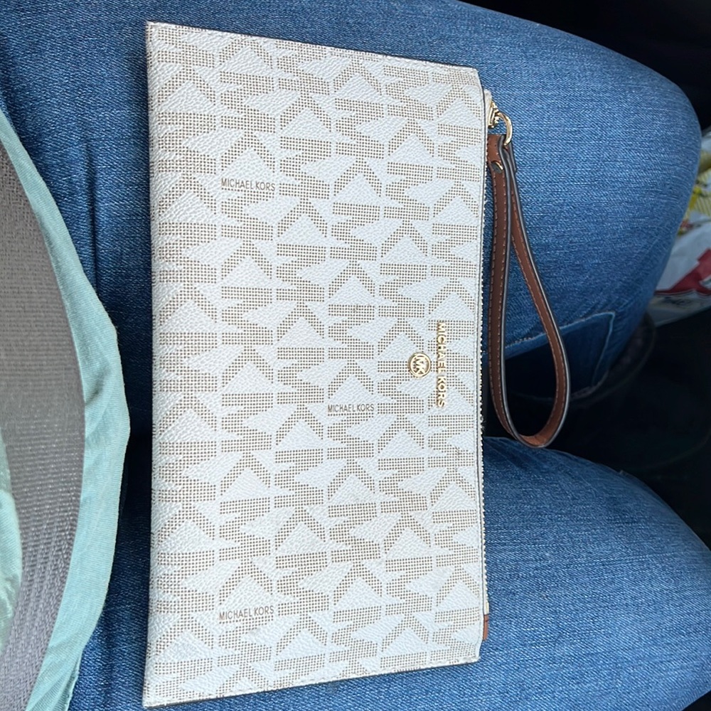 Michael Kors MK Jet Set Wristlet Clutch